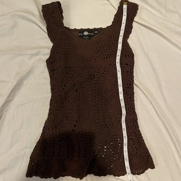 Ultra cute! Crochet sleeveless sweater top - Picture 4 of 11